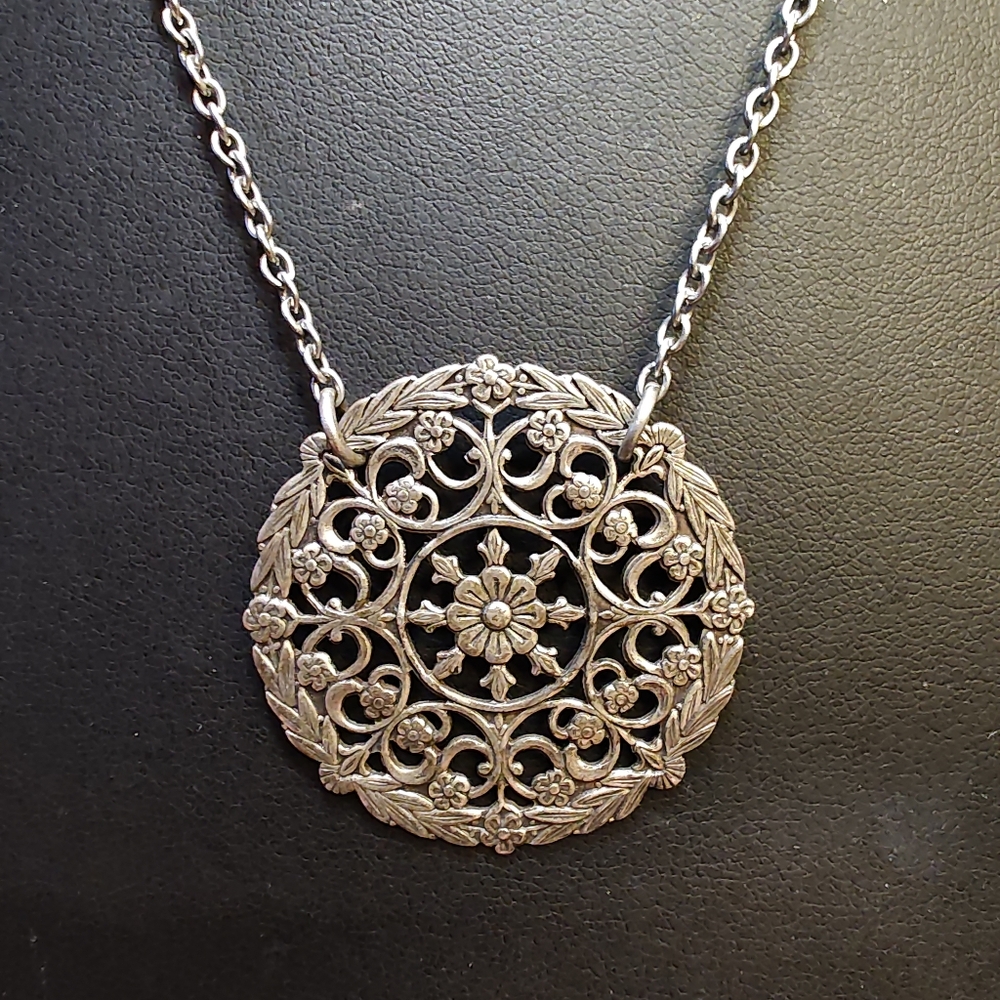 Vintage Silver Tone Filagree Pendant Necklace